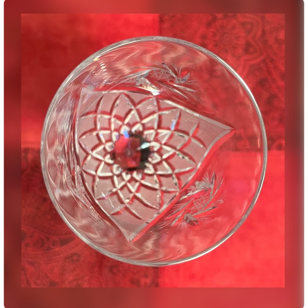 Cut to Clear Crystal Champagne/Wine Glass Single-Featuring Star…. - Picture 3 of 4